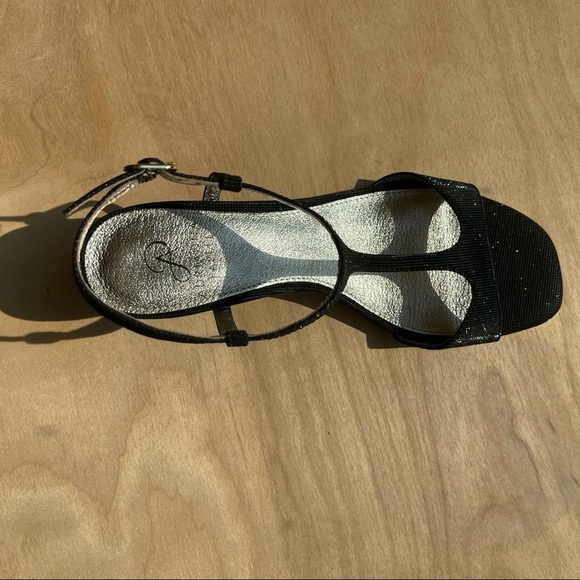 Adrianna Papell, New, Edie, T-Strap Sandal - Picture 6 of 7